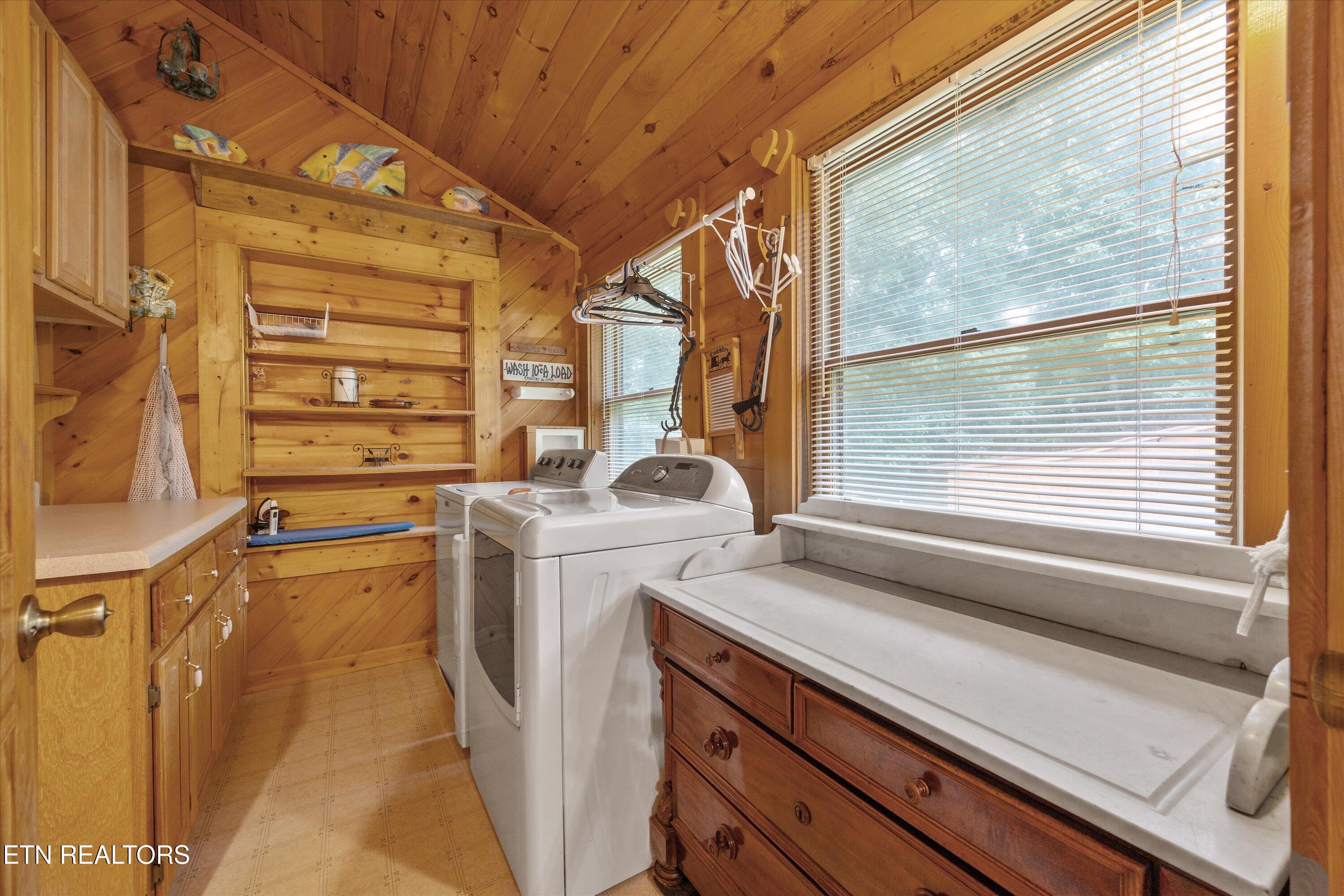 2992 Covemont Road Sevierville, TN 37862 - Photo 19 of 30 Large Laundry on Main