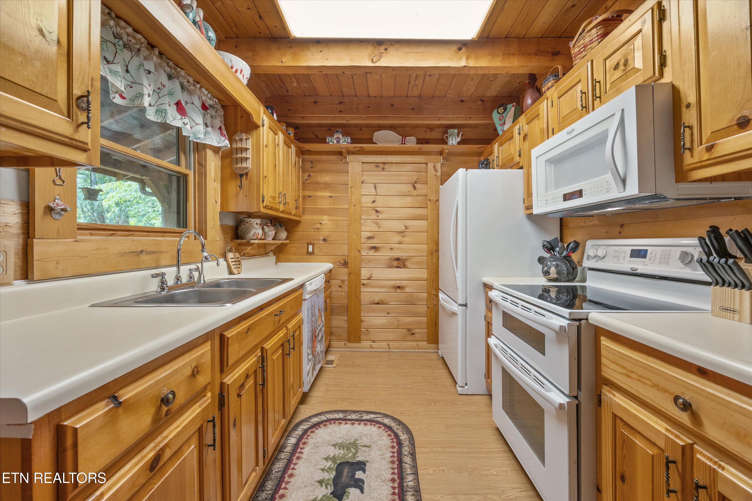 2992 Covemont Road Sevierville, TN 37862 - Photo 5 of 30 Kitchen