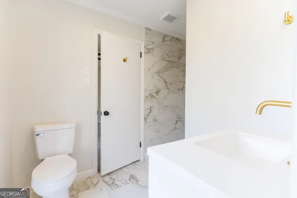 $369,900 | 2307 Riverhill Drive, Valdosta, GA 31602