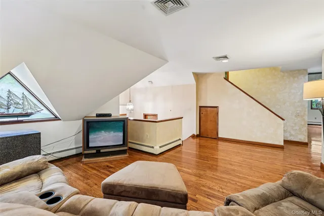 $1,295,000 | 1 Lookout Road, Tuxedo Park, NY 10987