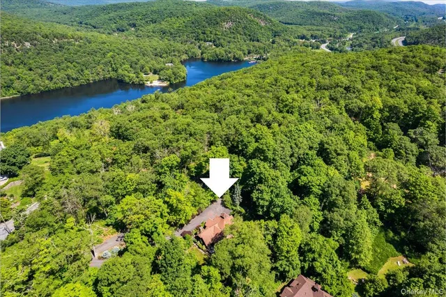 $1,295,000 | 1 Lookout Road, Tuxedo Park, NY 10987