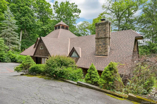 $1,295,000 | 1 Lookout Road, Tuxedo Park, NY 10987