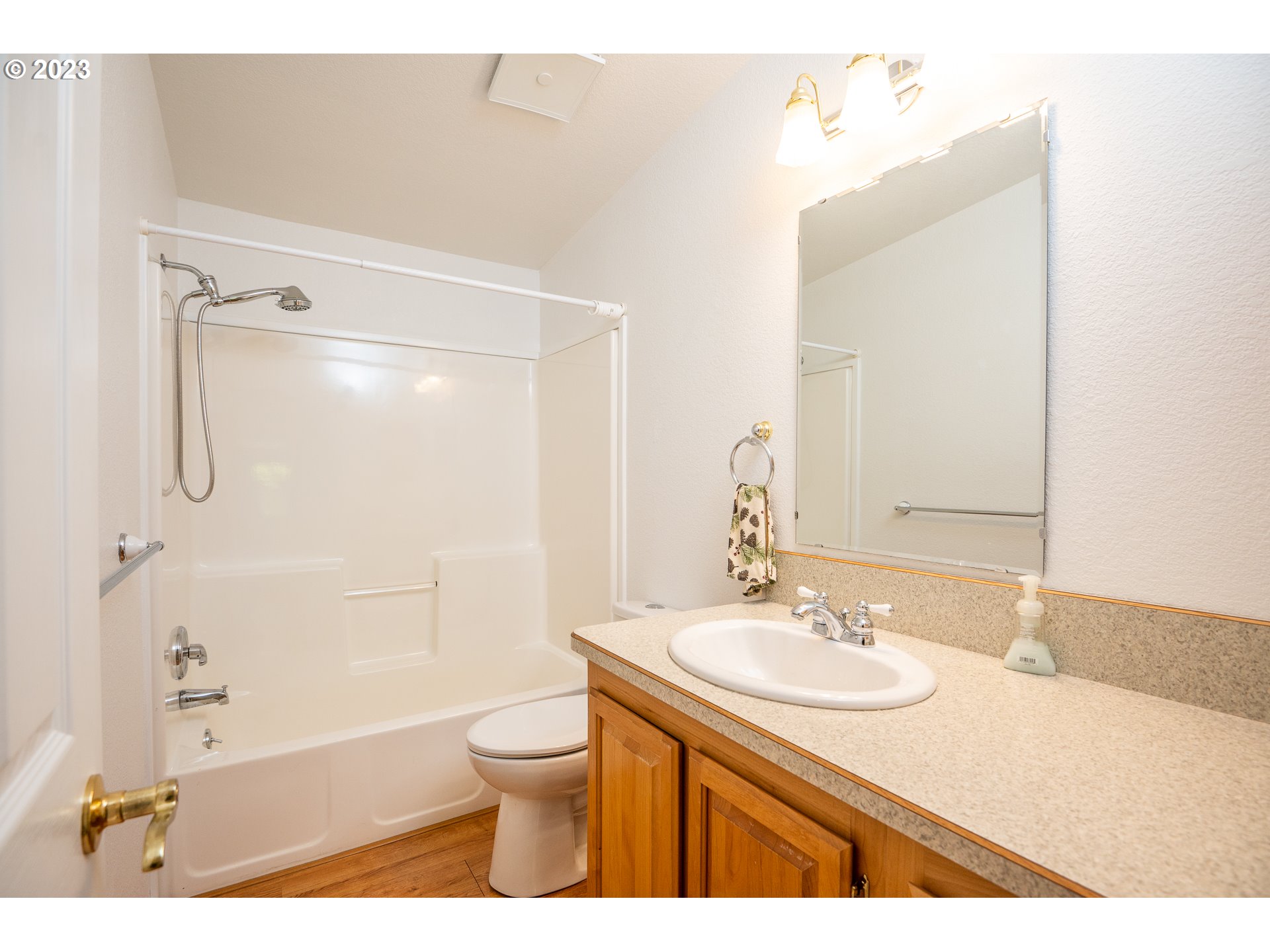88647 Collard Lake Road Florence, OR 97439 - Photo 25 of 45 Bathroom