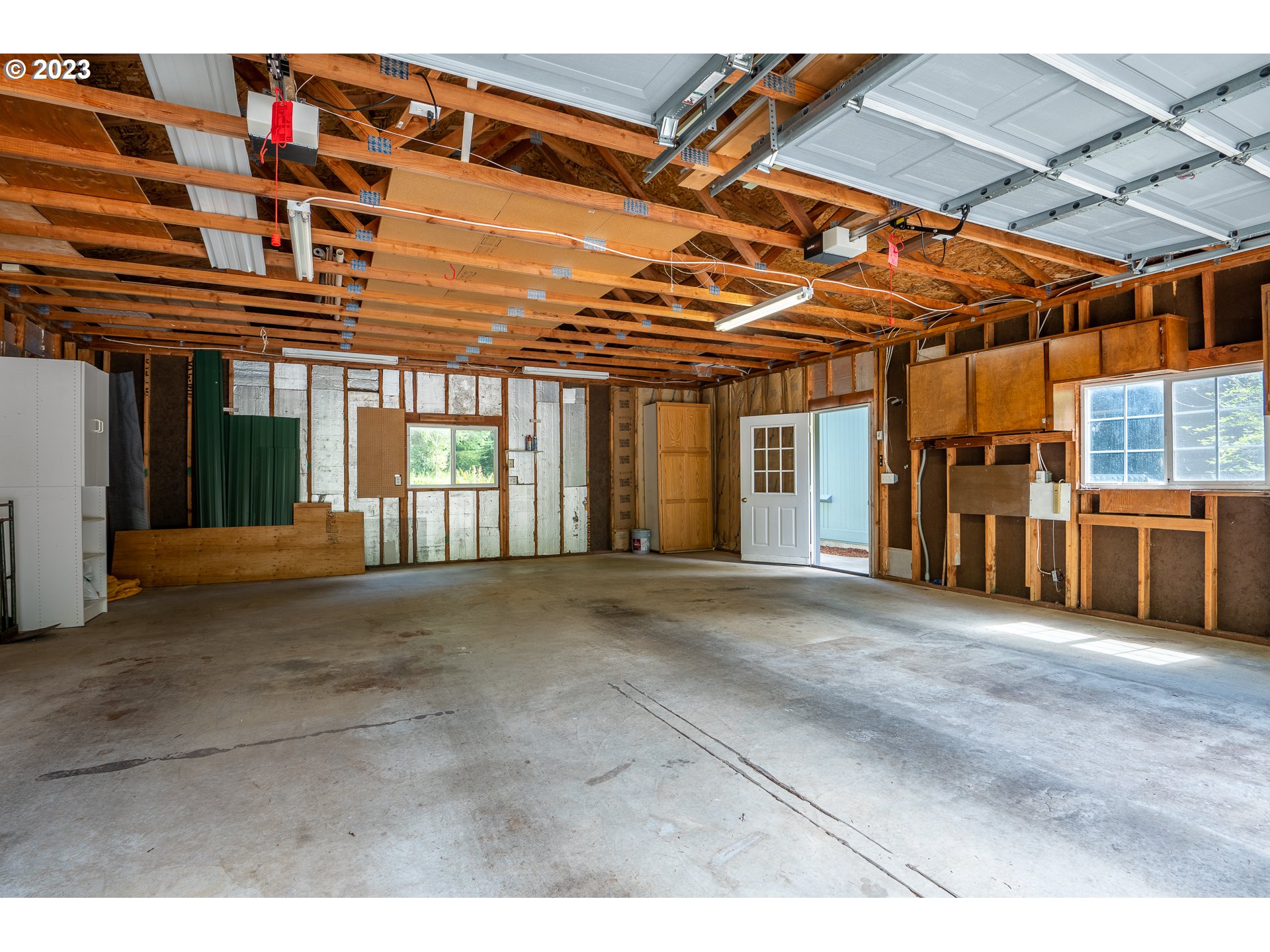 88647 Collard Lake Road Florence, OR 97439 - Photo 39 of 45 Garage