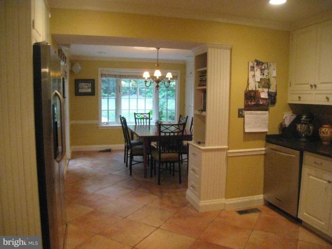 5426 Springlake Way Baltimore, MD 21212 - Photo 5 of 24 Kitchen
