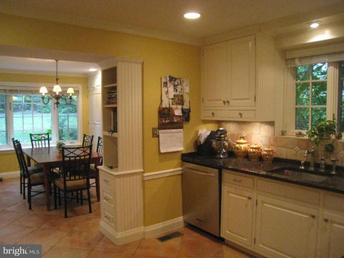 5426 Springlake Way Baltimore, MD 21212 - Photo 7 of 24 Breakfast Area