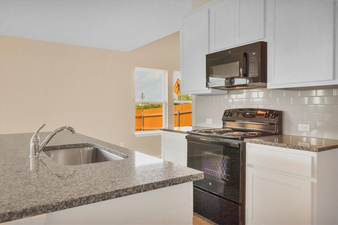 100 Four Star Drive Elgin, TX 78621 - Photo 8 of 20