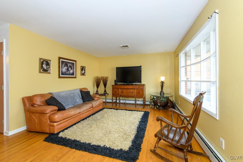 906 Ridge Street Easton, PA 18042 - Photo 2 of 25 Living Room