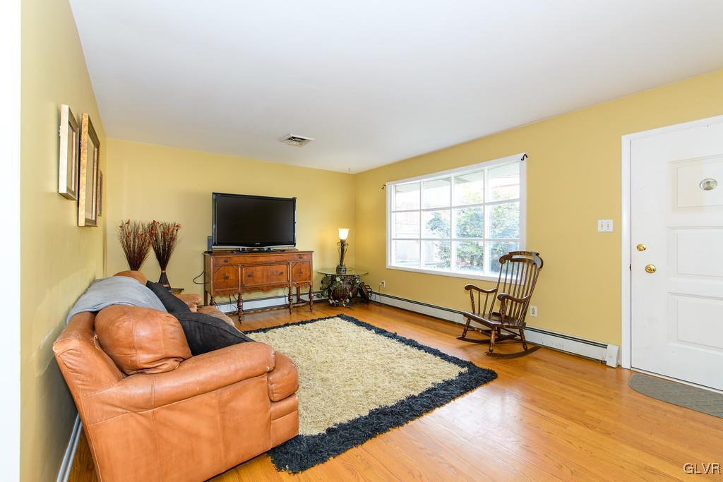 906 Ridge Street Easton, PA 18042 - Photo 3 of 25 Gallery Image 3