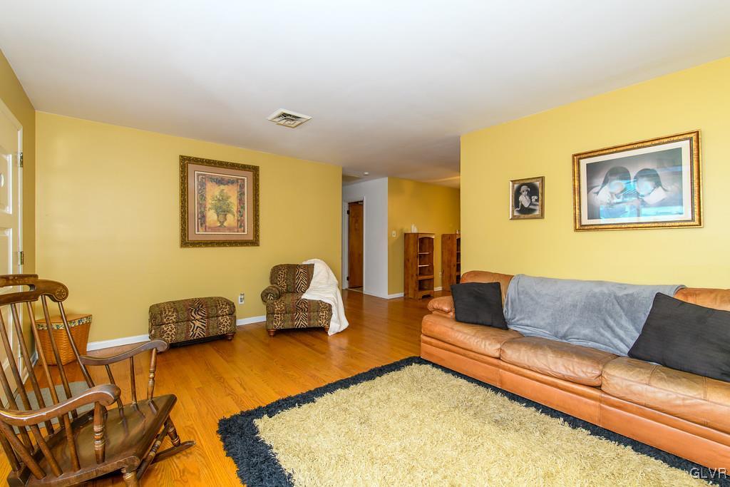 906 Ridge Street Easton, PA 18042 - Photo 4 of 25 Gallery Image 4