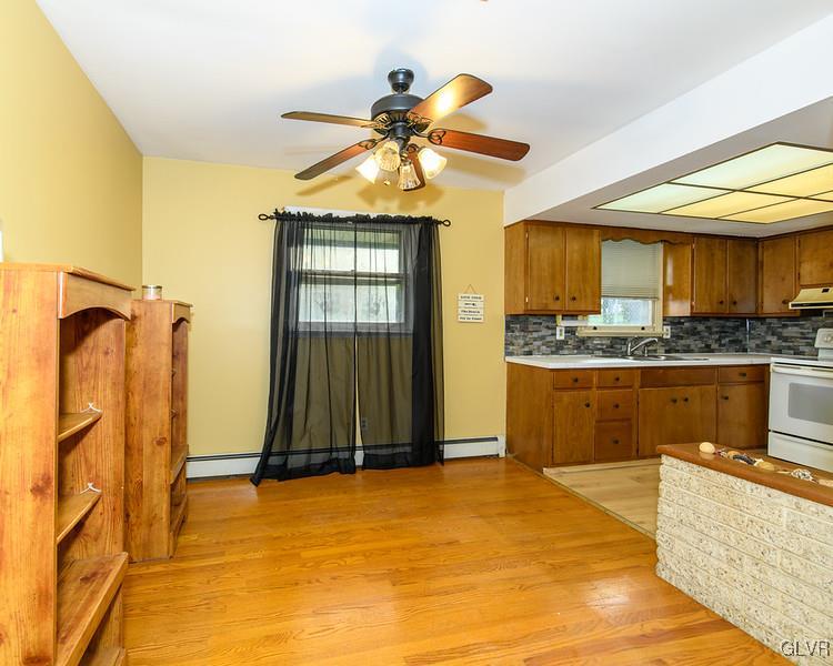 906 Ridge Street Easton, PA 18042 - Photo 5 of 25 Dining Room