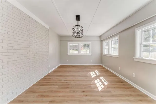 a view of empty room with window