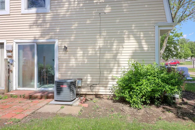 $190,000 | 21 Fernwood Drive, Unit 21U, Bolingbrook, IL 60440