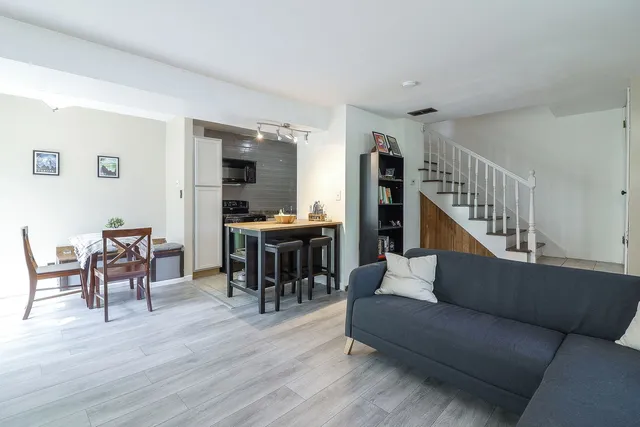 $190,000 | 21 Fernwood Drive, Unit 21U, Bolingbrook, IL 60440