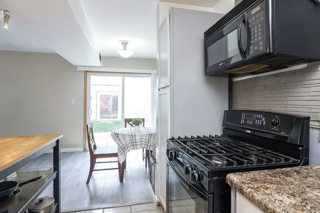 $190,000 | 21 Fernwood Drive, Unit 21U, Bolingbrook, IL 60440