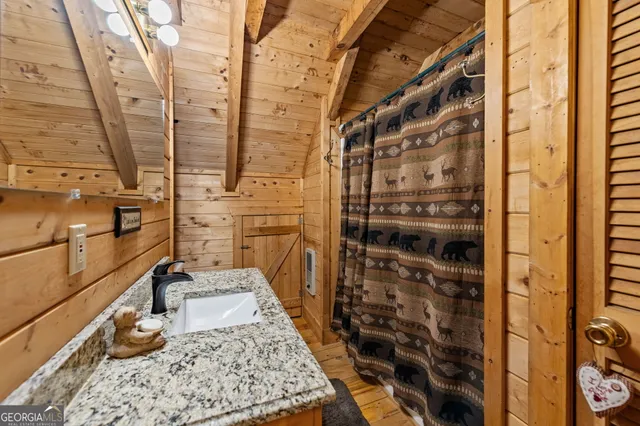 walk in closet with window