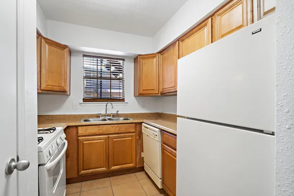 $1,125 | 711 Holiday Drive, Unit 36, Galveston, TX 77550