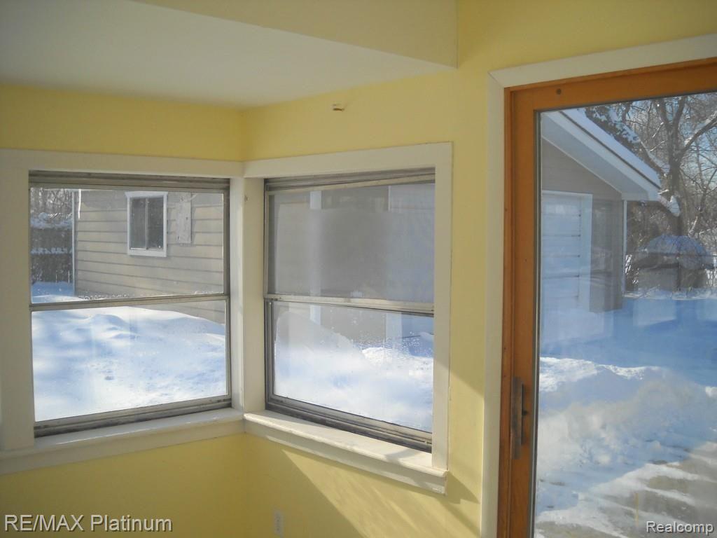 4769 Cass Elizabeth Road Waterford, MI 48327 - Photo 16 of 18 SUNROOM, DETACHED GARAGE
