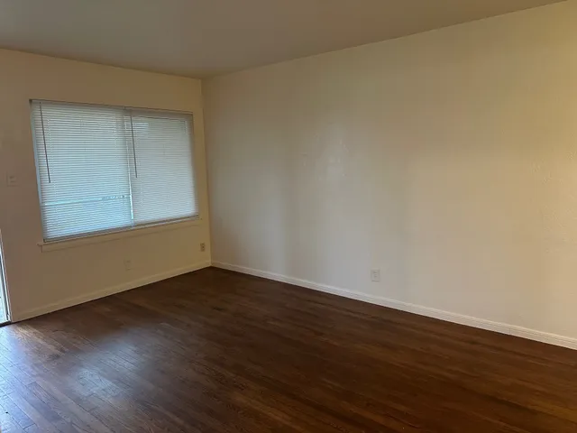 $1,450 | 116 Forest Oaks Lane, Lake Jackson, TX 77566