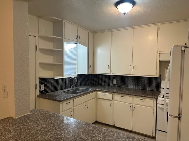 $1,450 | 116 Forest Oaks Lane, Lake Jackson, TX 77566