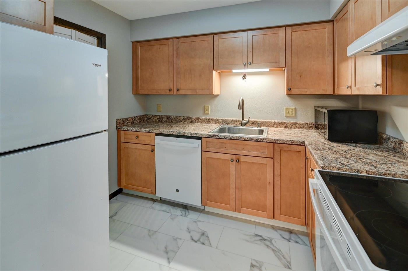 41 Golf Course Road, Unit E Madison, WI 53704 - Photo 15 of 29