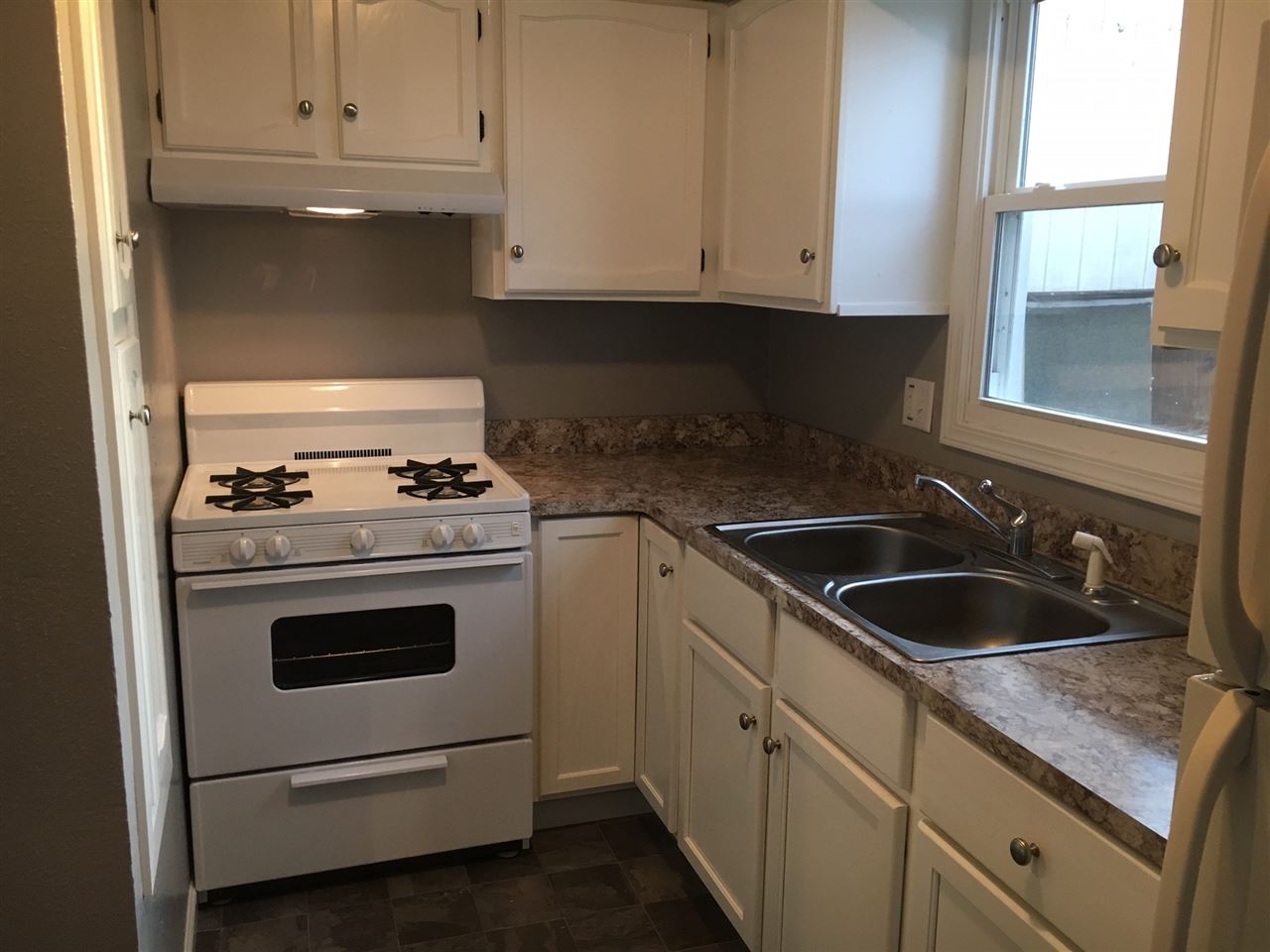 8931 East Hatchery Road Syracuse, IN 46567 - Photo 2 of 8 Gallery Image 2