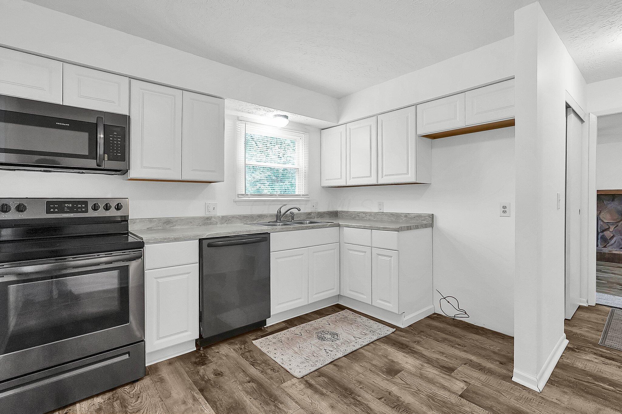 5921 Parkglen Road Galloway, OH 43119 - Photo 7 of 29 Eat In Kitchen
