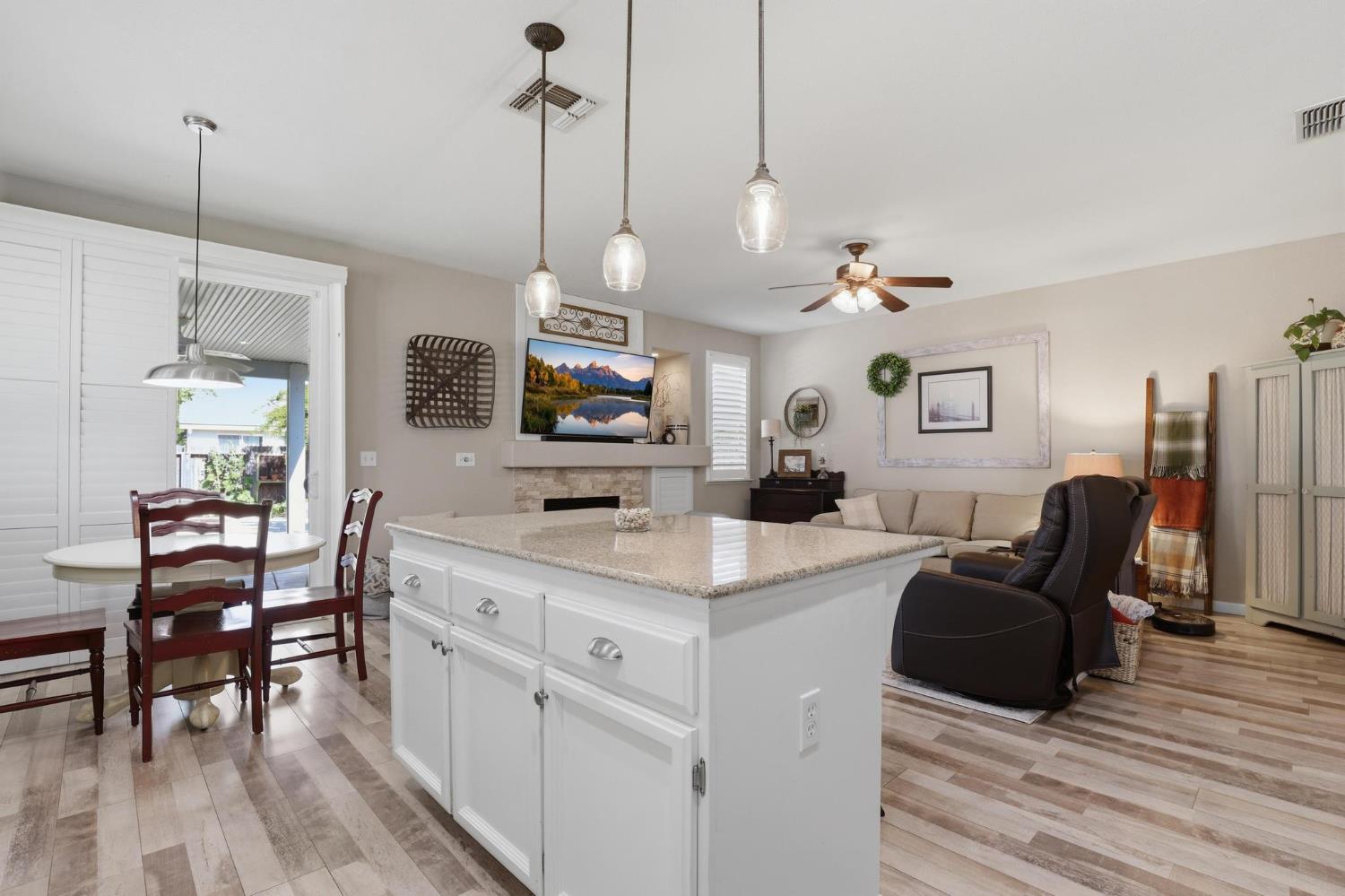 502 Waterfowl Way Williams, CA 95987 - Photo 21 of 51 a living room with furniture a flat screen tv and wooden floor