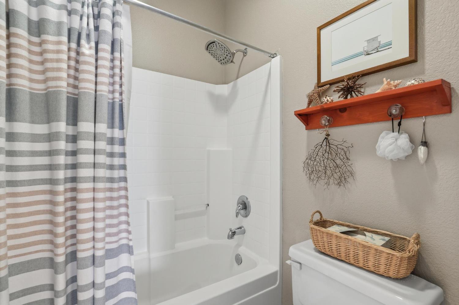 502 Waterfowl Way Williams, CA 95987 - Photo 33 of 51 a bathroom with a bathtub and shower