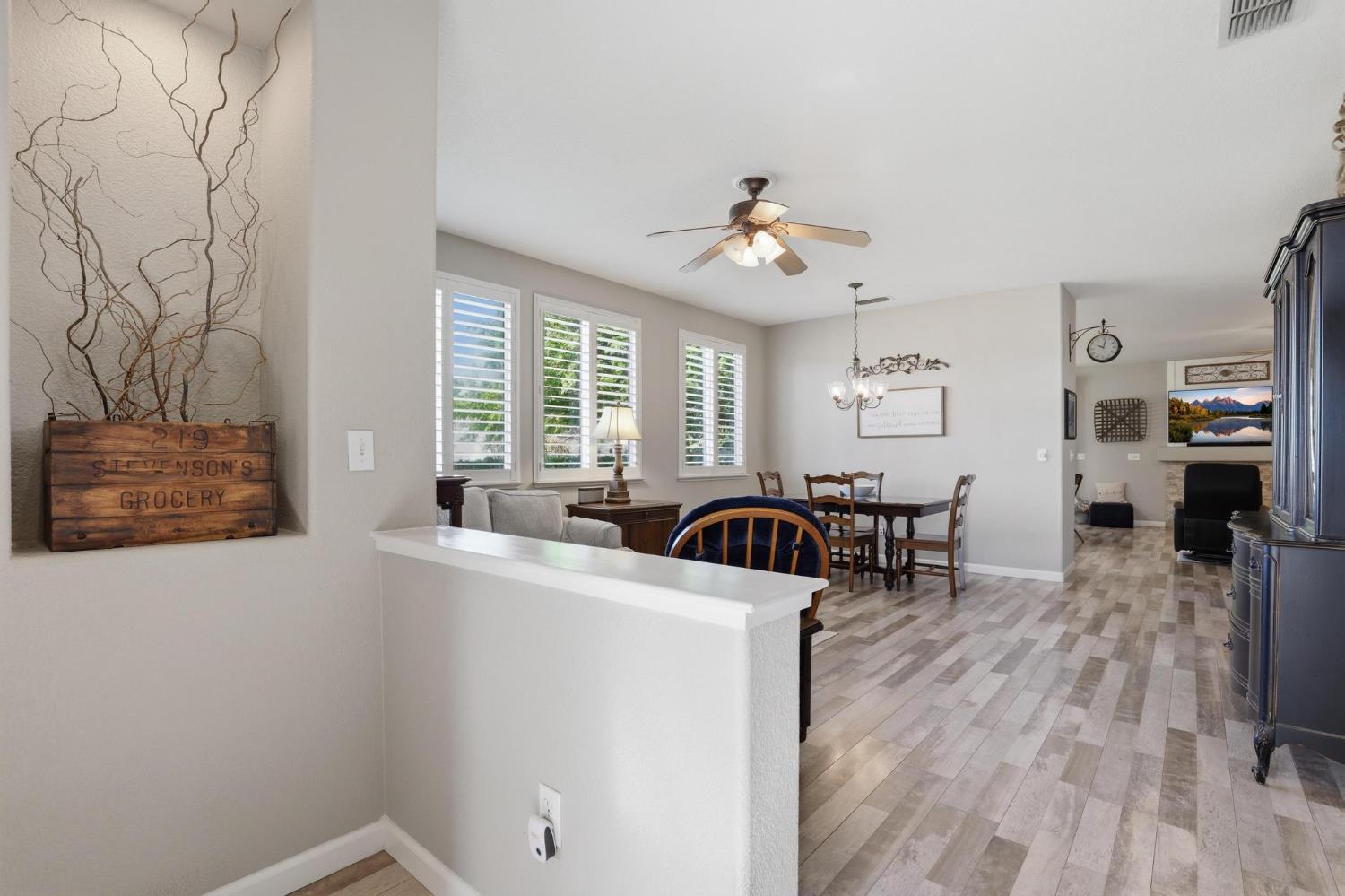 502 Waterfowl Way Williams, CA 95987 - Photo 5 of 51 a living room with furniture and a flat screen tv