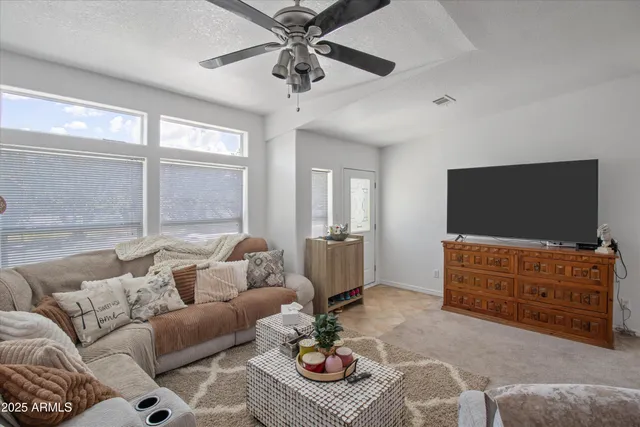 $289,000 | 2327 North North, Vernon, AZ 85940