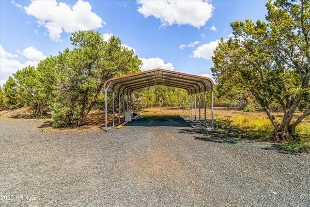 $289,000 | 2327 North North, Vernon, AZ 85940