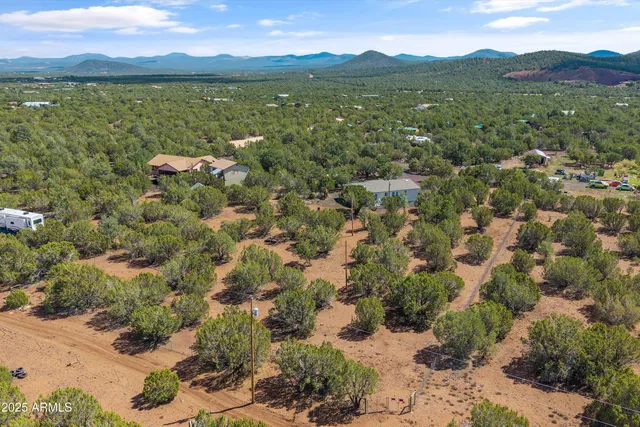 $289,000 | 2327 North North, Vernon, AZ 85940