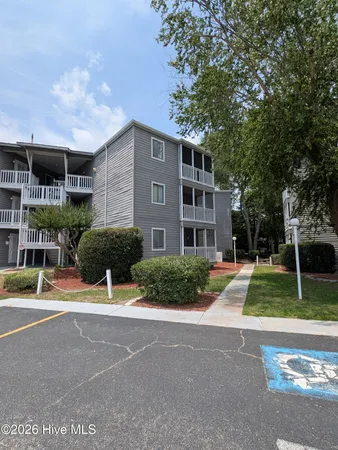 $1,325 | 10168 Beach Drive Southwest, Unit 4102, Calabash, NC 28467