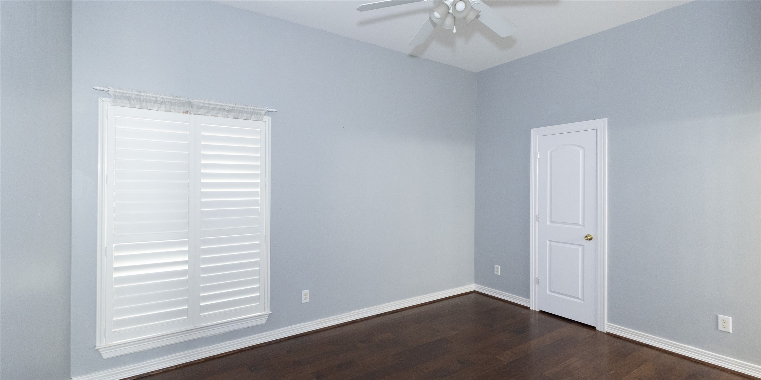 4402 Prince Pine Trail Houston, TX 77059 - Photo 18 of 23 an empty room with a window