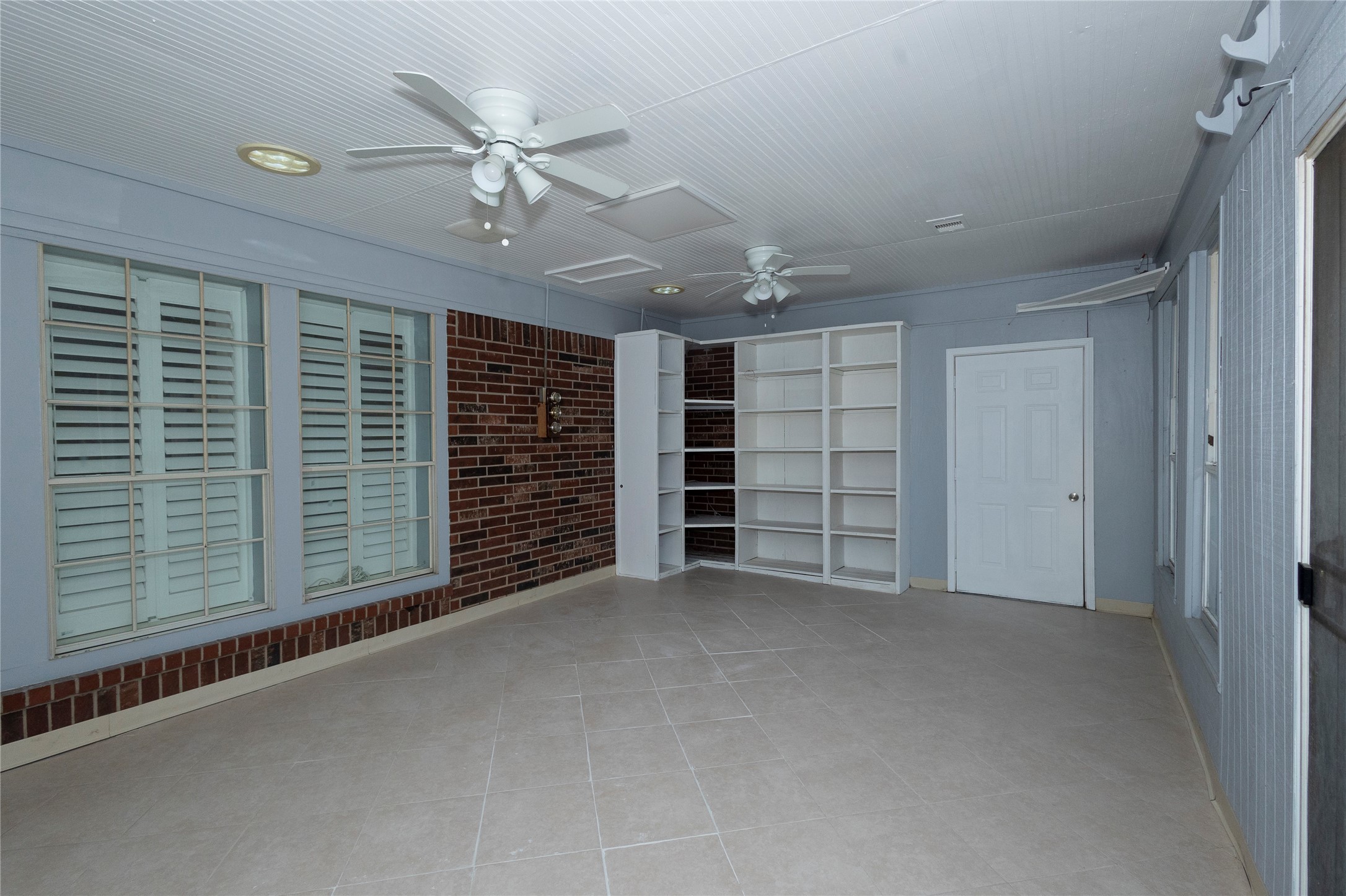 4402 Prince Pine Trail Houston, TX 77059 - Photo 20 of 23 a view of an empty room with a window and a ceiling fan