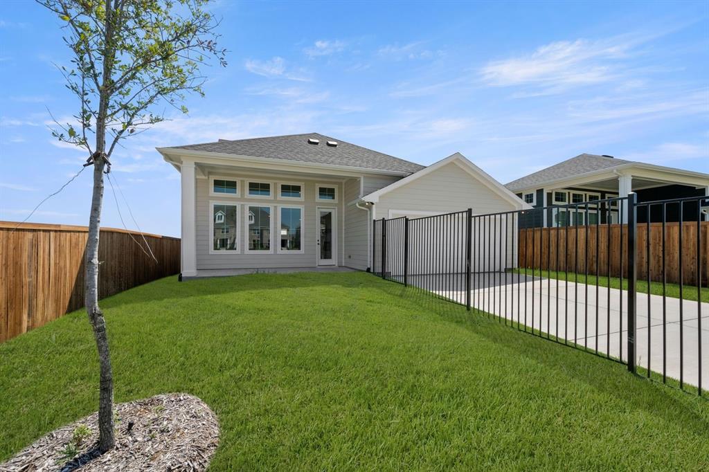 1015 Abigail Way Midlothian, TX 76065 - Photo 10 of 40