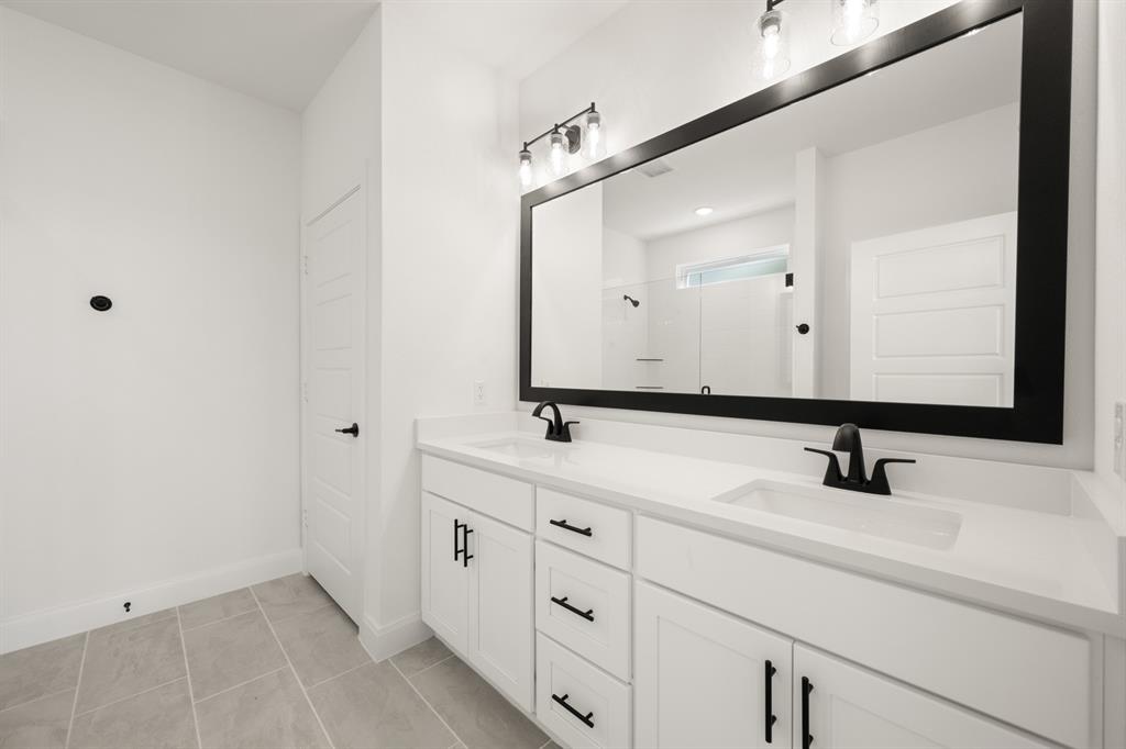 1015 Abigail Way Midlothian, TX 76065 - Photo 21 of 40 1015 Abigail- Primary Suite-4