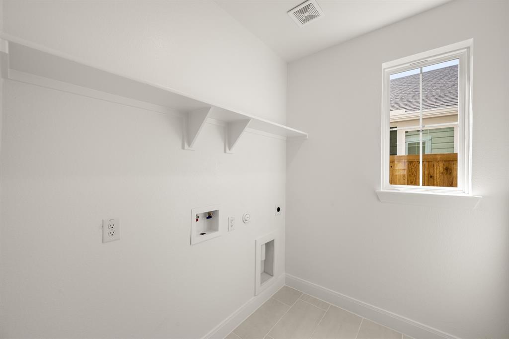 1015 Abigail Way Midlothian, TX 76065 - Photo 34 of 40 1015 Abigail- Utility-1