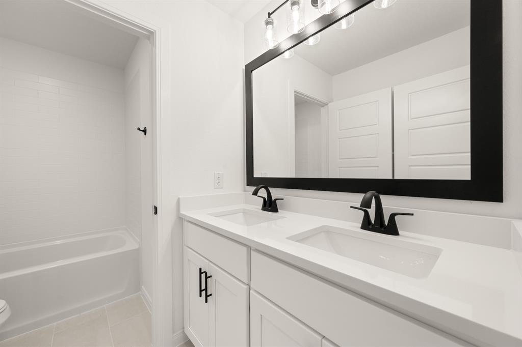 1015 Abigail Way Midlothian, TX 76065 - Photo 39 of 40 1015 Abigail- Bathroom-1