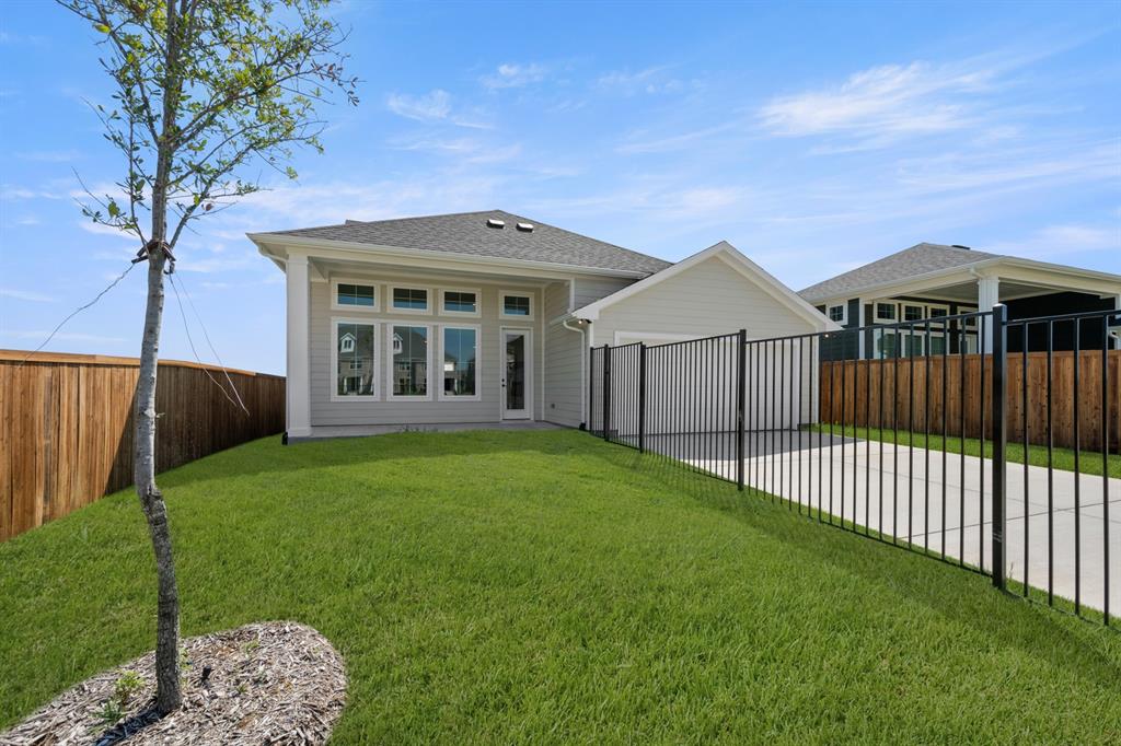 1015 Abigail Way Midlothian, TX 76065 - Photo 7 of 40 1015 Abigail- Back-1