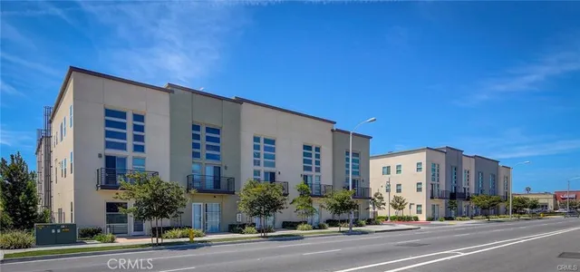 $929,900 | 1500 West Artesia Square, Unit E, Gardena, CA 90248