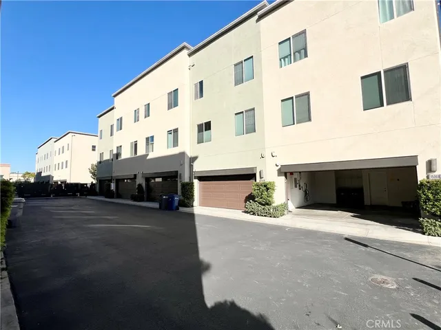 $929,900 | 1500 West Artesia Square, Unit E, Gardena, CA 90248
