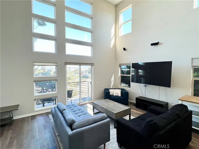 $929,900 | 1500 West Artesia Square, Unit E, Gardena, CA 90248