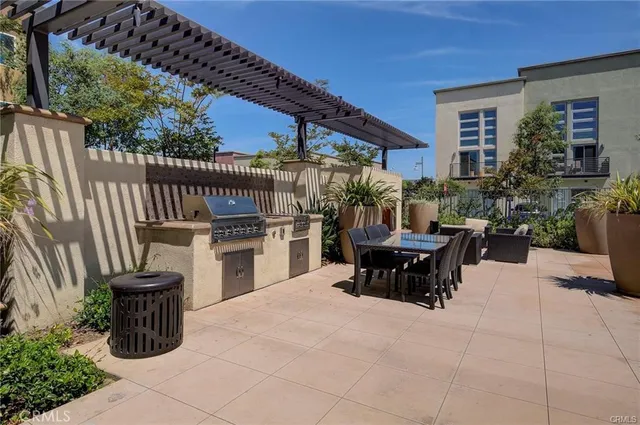 $929,900 | 1500 West Artesia Square, Unit E, Gardena, CA 90248