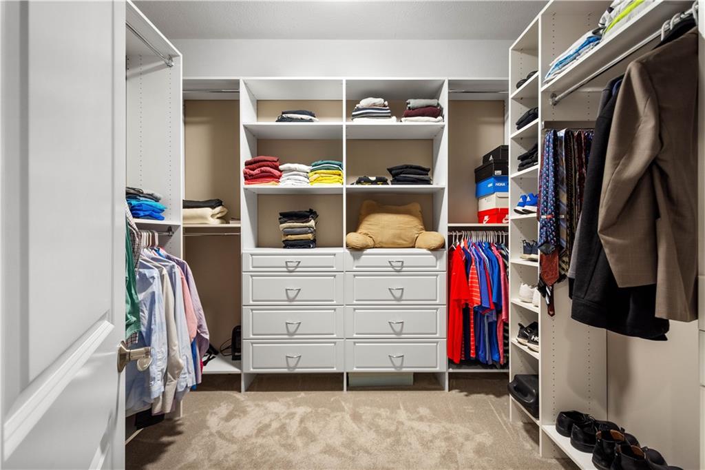 1272 McEwen Road Canonsburg, PA 15317 - Photo 24 of 50 The massive walk in closet includes 4 walls with floorto ceiling organizational storage.