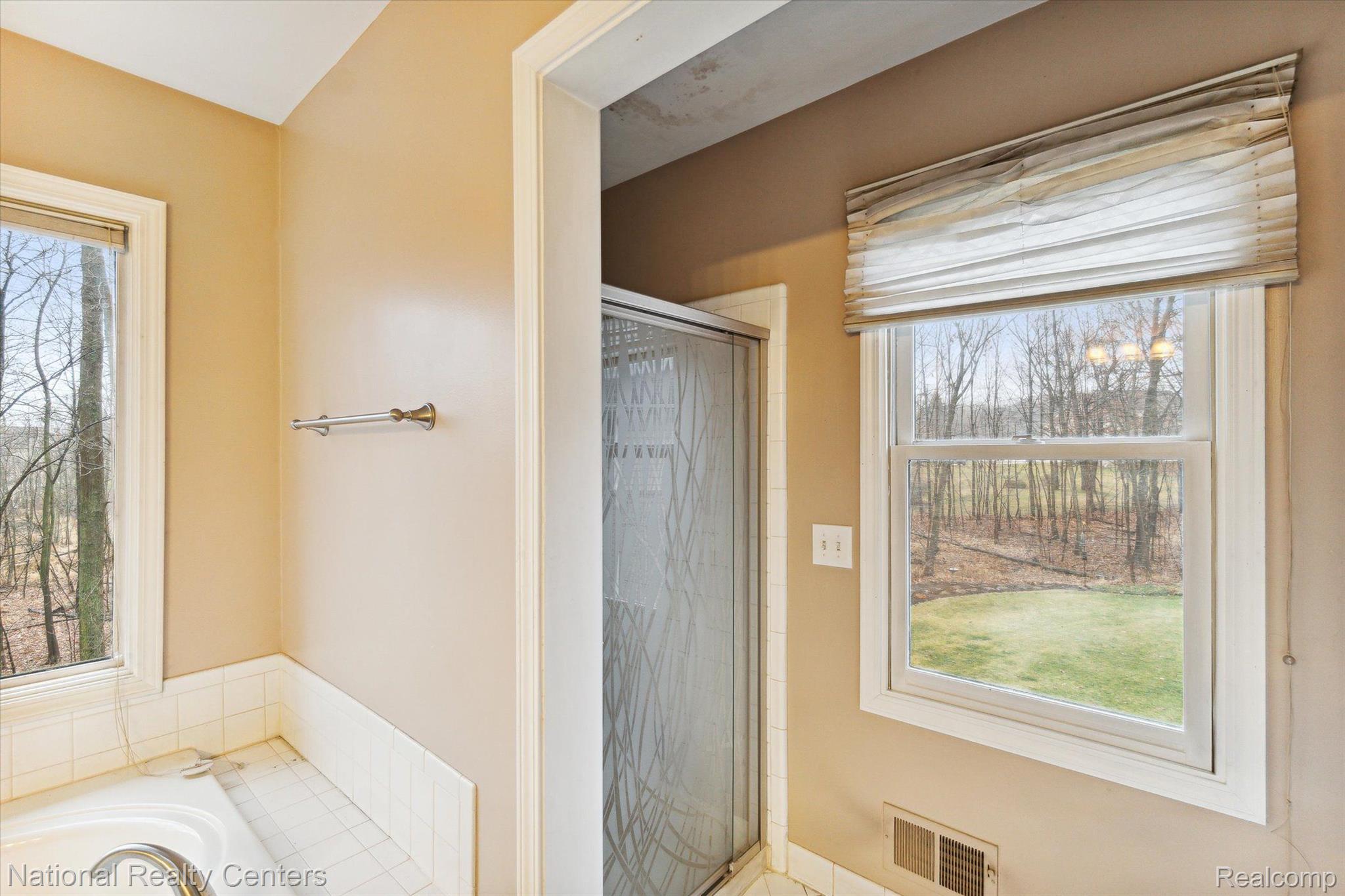 3358 Roseglade Rochester, MI 48306 - Photo 42 of 65 Gallery Image 42
