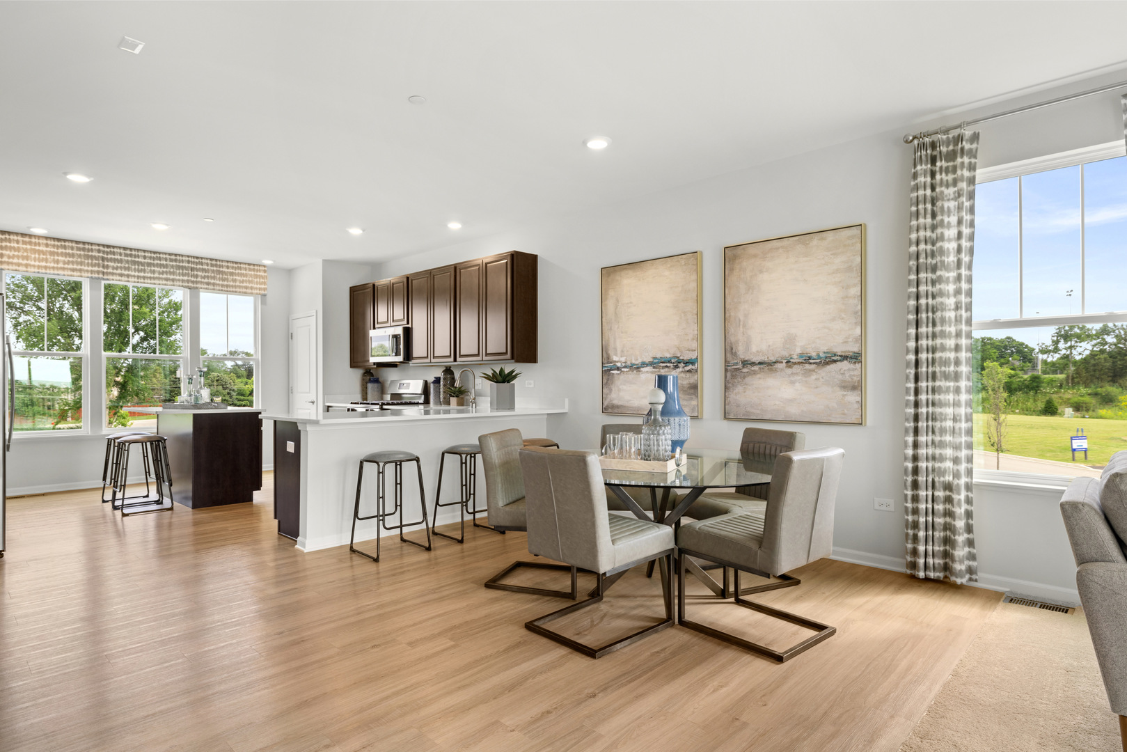 543 Wolverine Drive Aurora, IL 60502 - Photo 7 of 30 a living room with furniture and a wooden floor
