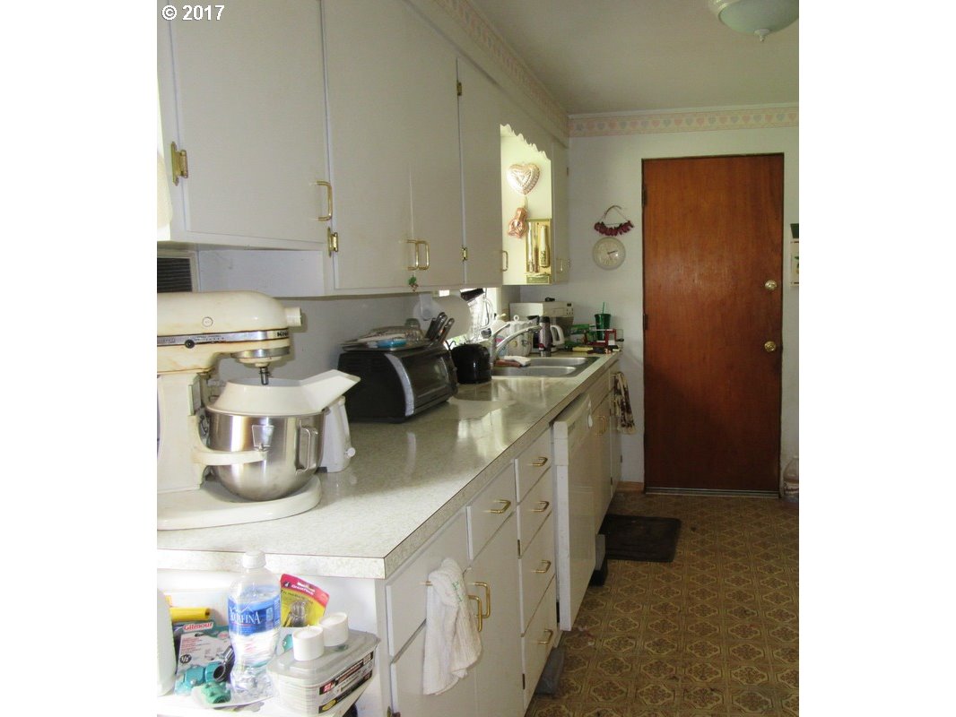 26066 Marina Road Veneta, OR 97487 - Photo 3 of 5 Gallery Image 3
