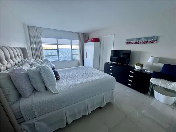 $1,799 | 11111 Biscayne Boulevard, Unit 2B, Miami, FL 33181